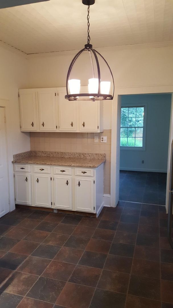 Building Photo - Beautiful Home Close to Downtown and ETSU