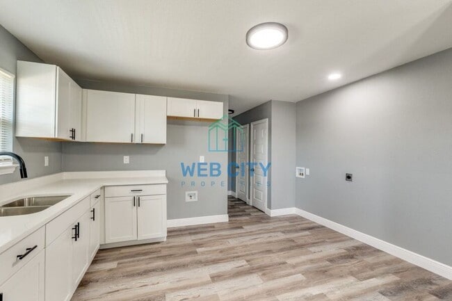 Building Photo - 1821 Lea Crest Dr