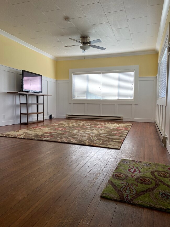 Living Room - 509 Spruce St E