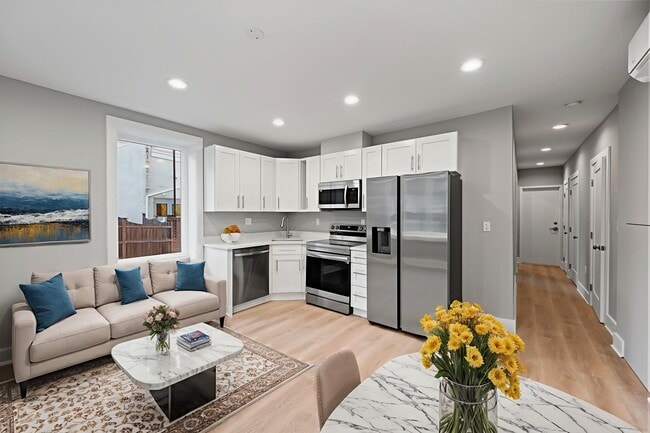 Building Photo - 4535 Avondale St