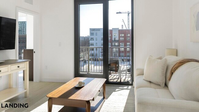 Building Photo - 1007 S Mint St