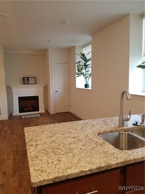 Foto del edificio - 591 Terrace Blvd