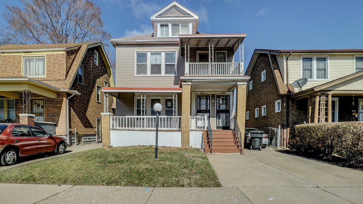 Foto principal - 2468 Ford St