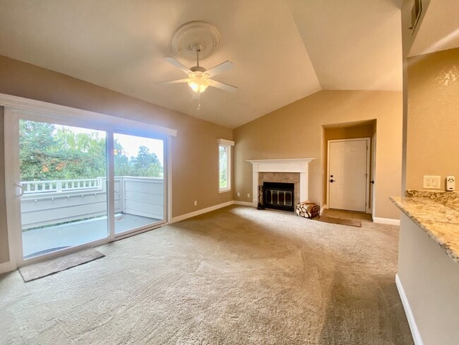 Building Photo - The Foothills Condo, 2 BD / 2 BA Single St...