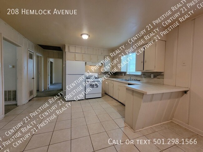 Building Photo - 208 Hemlock Avenue