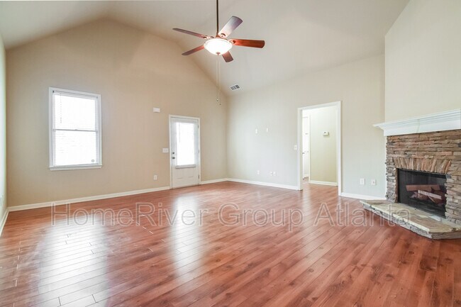Foto del edificio - 112 Covington Dr