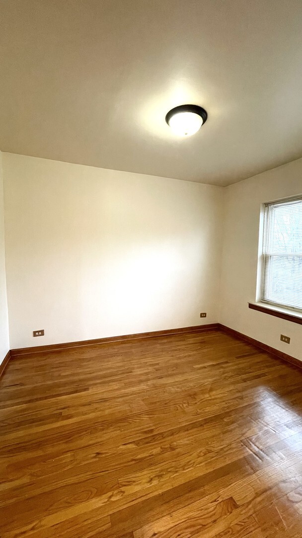 Foto del edificio - 3072 E 79th St
