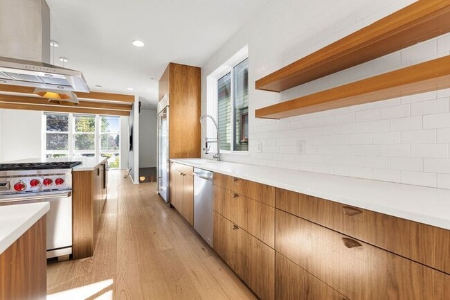 Foto del edificio - 3923 NE Mallory Ave
