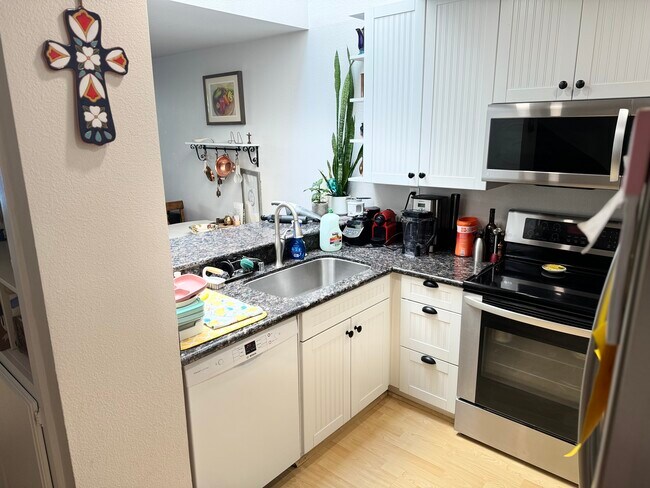 Kitchen - 3054 Rue Dorleans