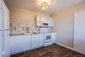 Building Photo - 5009 Evergreen Ave
