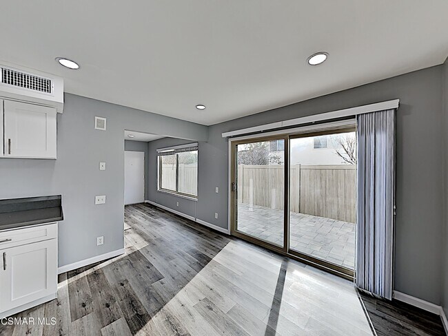 Building Photo - 1743 E Avenida De Las Flores