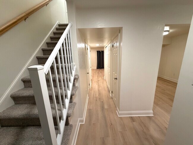 Vista de la casa desde la entrada. - 1005 Willow Green Dr