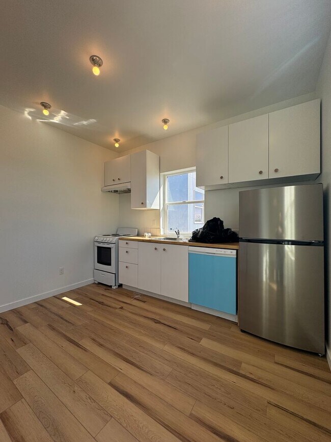 Foto del edificio - 1BR, 1BA with Huge Garage