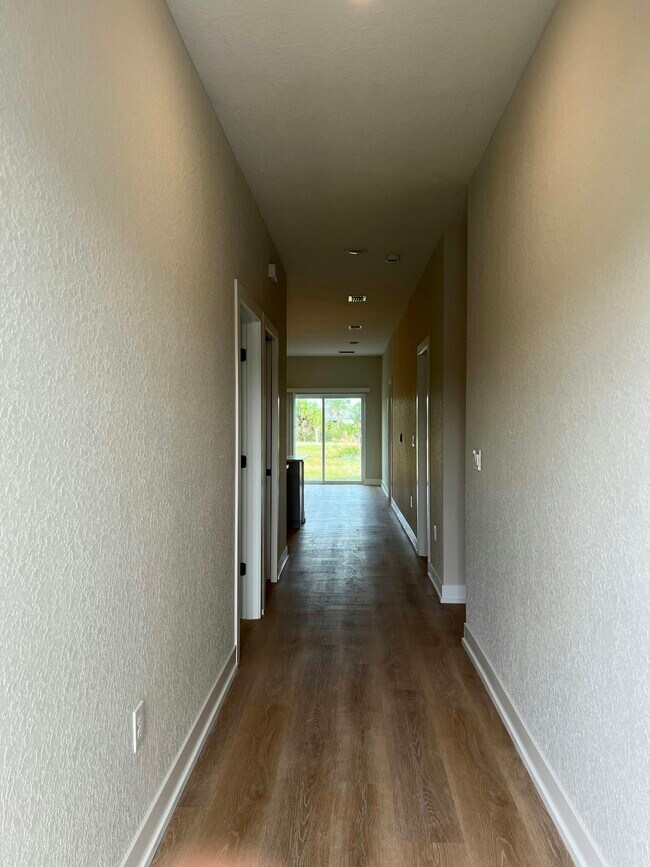 Foto del edificio - 12032 Tetzel Avenue, Unit 12032