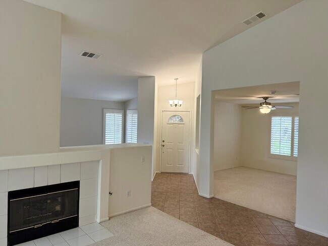 Foto del edificio - 2471 Marigold Way