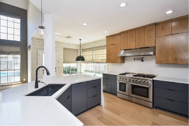Building Photo - Highly desirable modern home with a pool