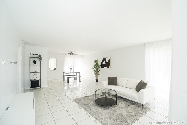 Foto del edificio - 2100 NE 33rd Ave