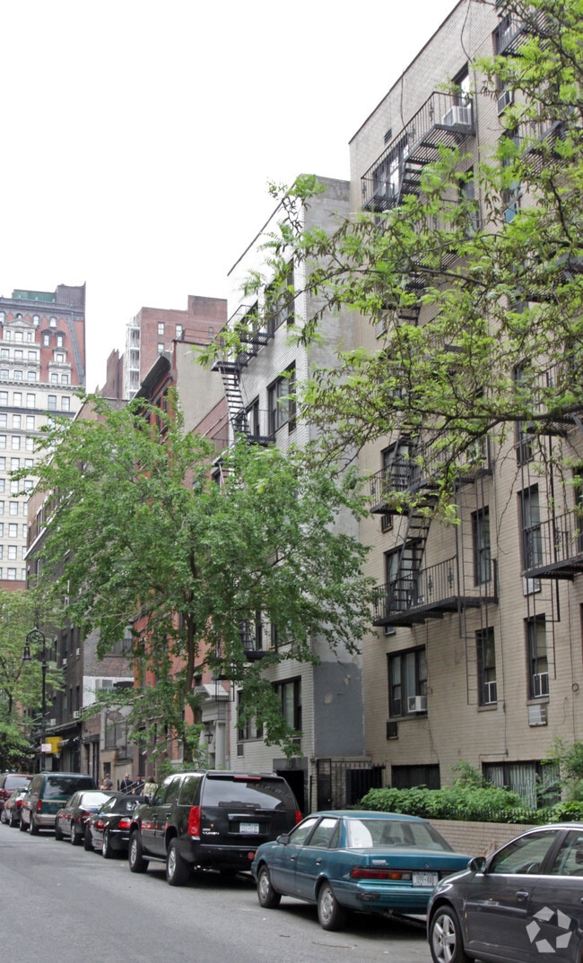 Building Photo - 133 E 17th St