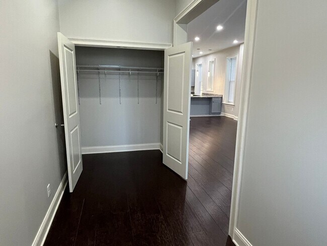 Foto del edificio - 4459 Swan Ave - Sassafras