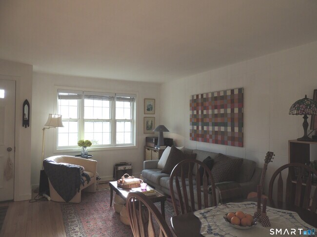 Foto del edificio - 159 E Main St