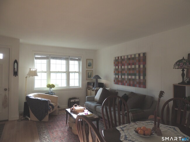 Building Photo - 159 E Main St