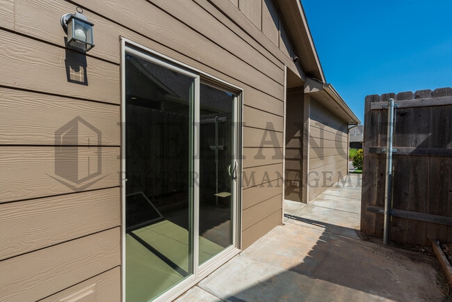 Building Photo - 925 West Onewood Place