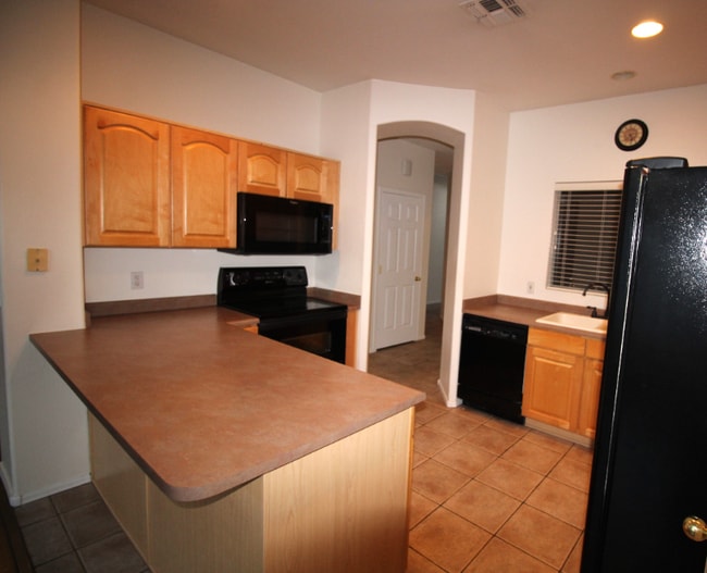 Building Photo - 440 S Val Vista Dr