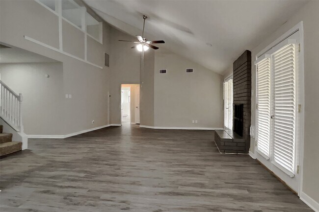 Foto del edificio - 6818 White Tail Dr