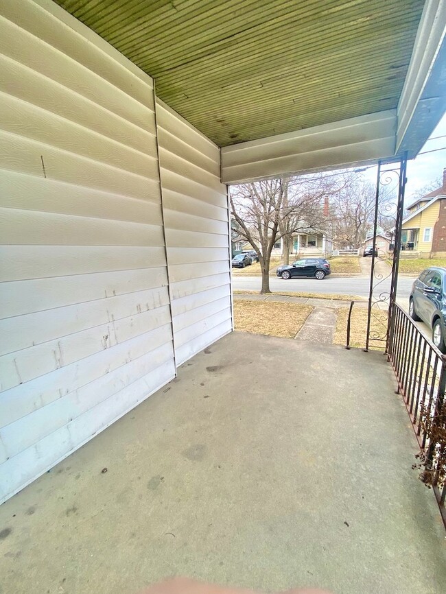 Building Photo - Homey Heartwell House with First Floor Mas...