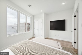 Building Photo - 2330 Frankford Ave