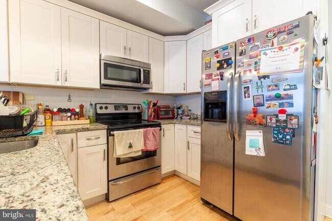 Building Photo - 2426 Frankford Ave