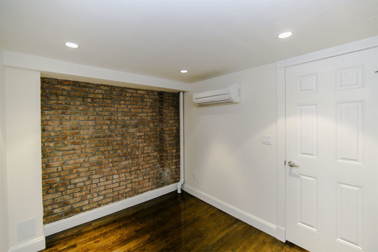 Primary Photo - 39 E 1st St