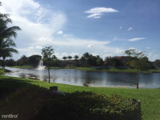 Building Photo - 3 br, 2 bath Townhome - 4843 sw 166 ct