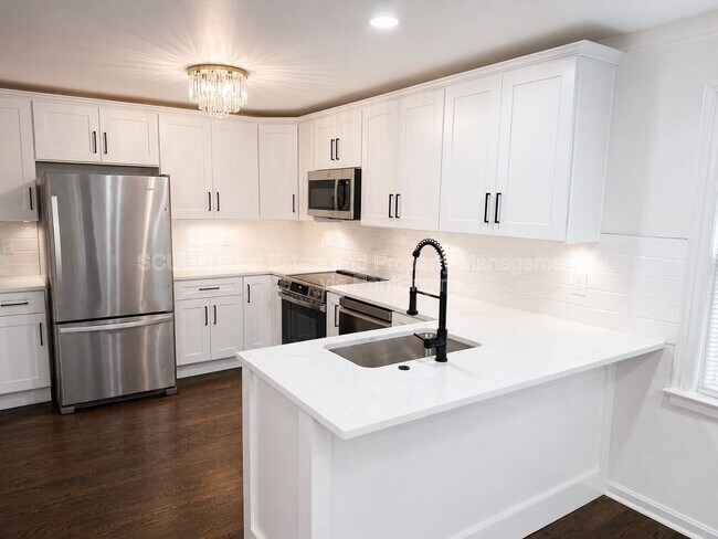 Foto del edificio - 6720 Holmes Rd