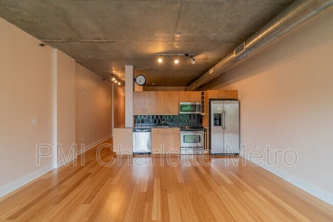 Building Photo - 505 E 6th St
