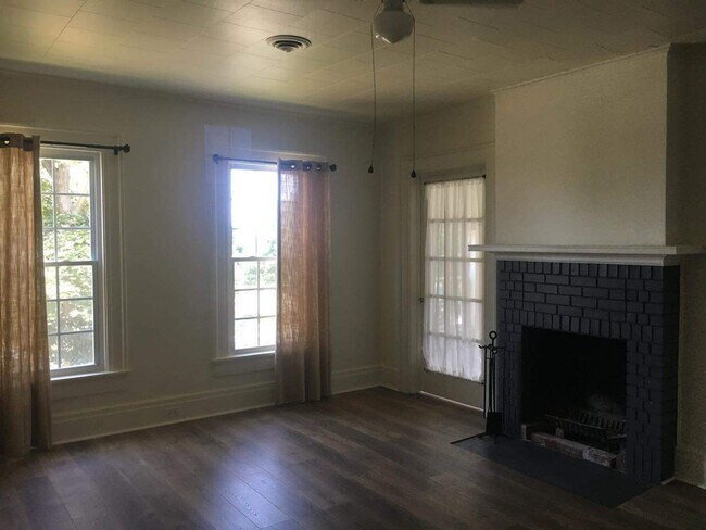 Building Photo - 129 Genesee St