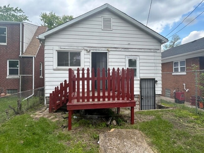 Foto del edificio - 3661 Connecticut St