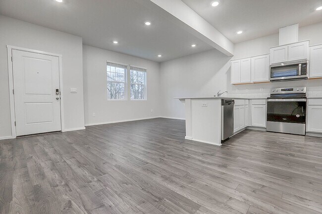 Foto del edificio - 3 Bedroom 2.5 Bathroom Home with Beautiful Finishes!!