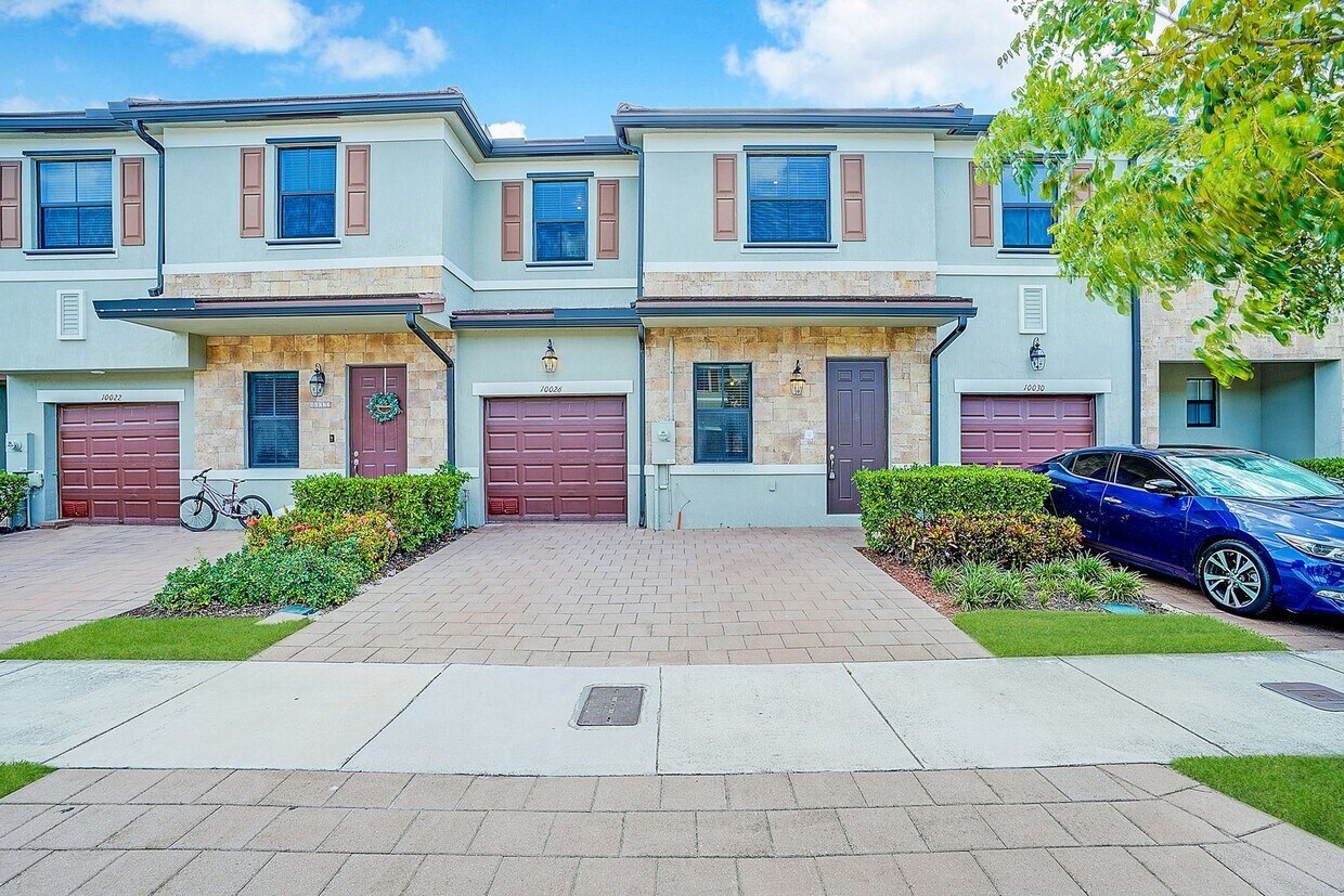 3 br, 3 bath House 10026 W 32 Ln House for Rent in Hialeah, FL