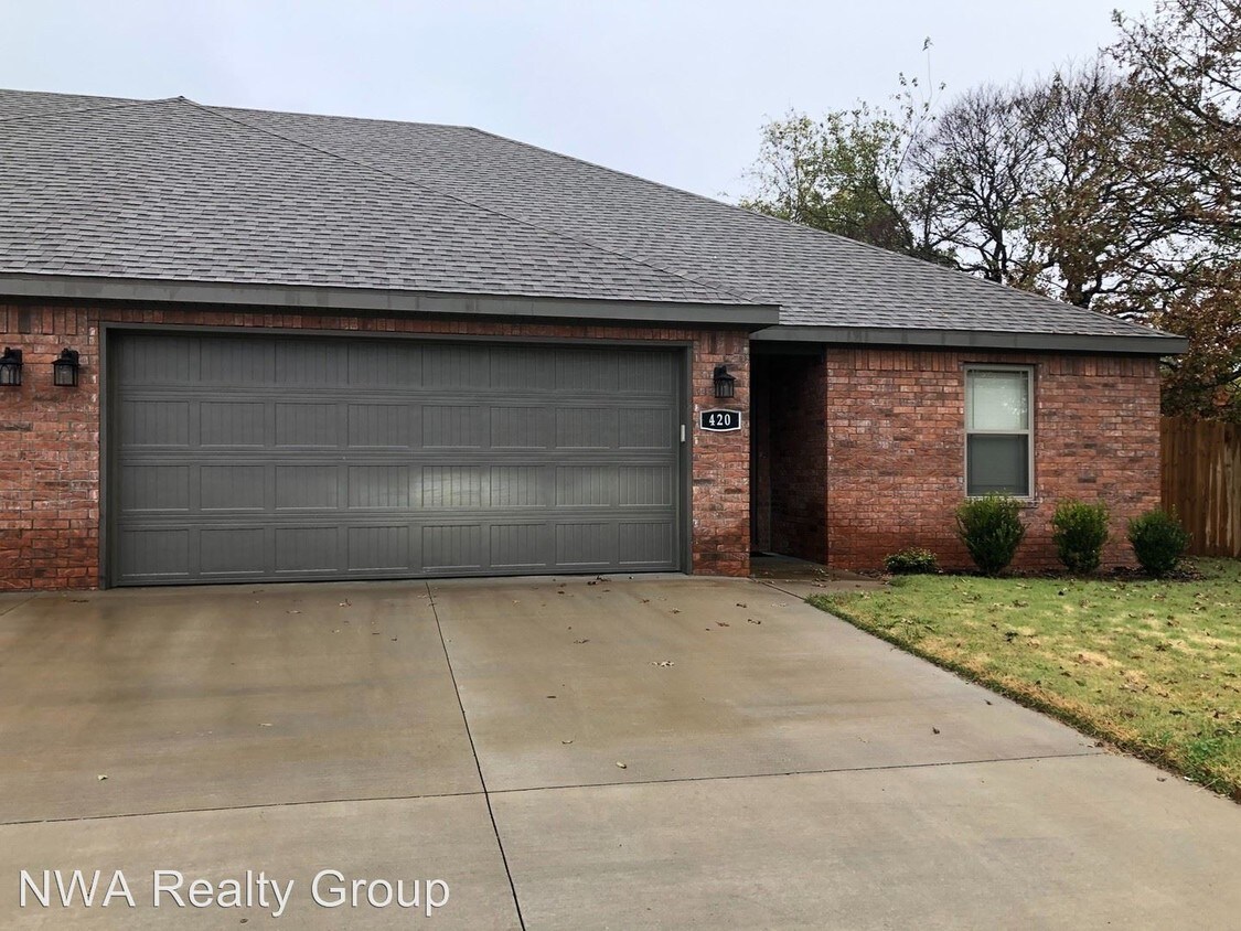 Primary Photo - 3 br, 2 bath House - 420 Weston Loop