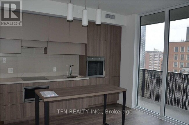 Photo du bâtiment - 711-718 EGLINTON Ave