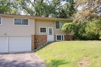 Building Photo - 2603-2605 Riverside Ln NE