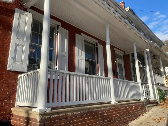 Building Photo - 114 N Brown St