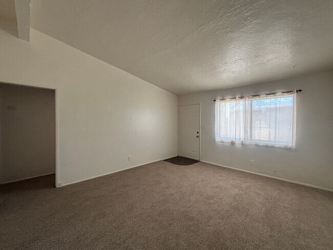 Foto del edificio - 45503 Cedar Ave