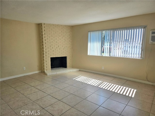 Building Photo - 308 N Camellia Ave