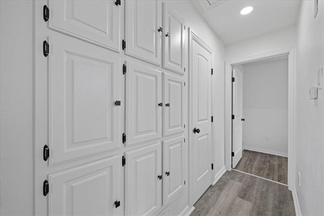 Building Photo - 3925 Greenhills Ct