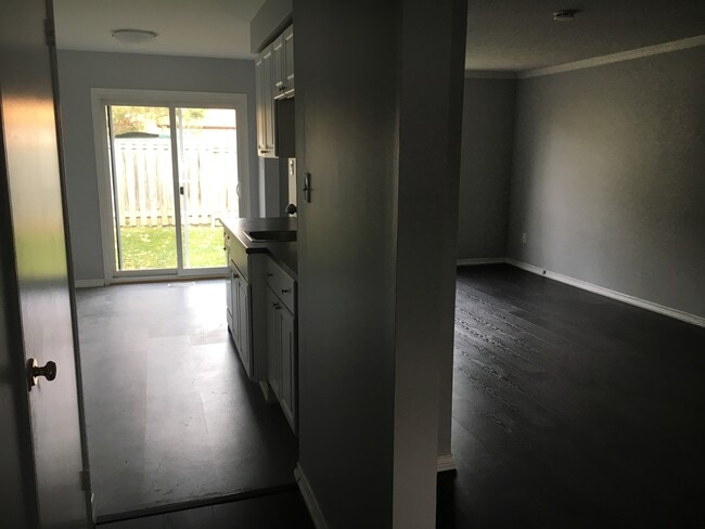 Photo du bâtiment - CONTEMPORARY 3-BEDROOM WHITBY TOWNHOUSE FO...