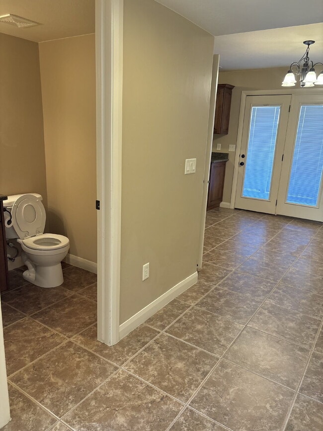 Building Photo - "Charming 3-Bed Townhouse in Cedar City – Spacious 1365 Sq Ft with 2.5 Baths!"