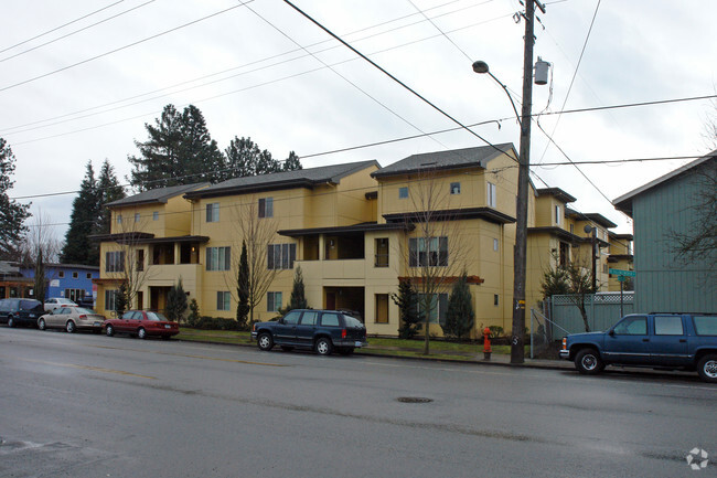 Building Photo - Villas de Mariposas