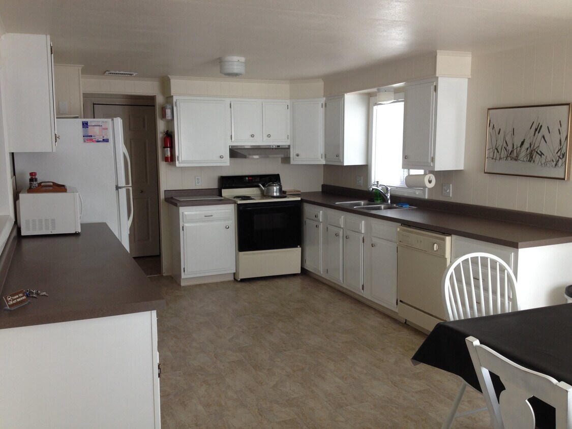 207 Burns St, Charlevoix, MI 49720 House Rental in Charlevoix, MI